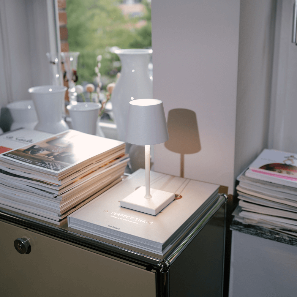 Kleine wiederaufladbare LED-Tischlampe